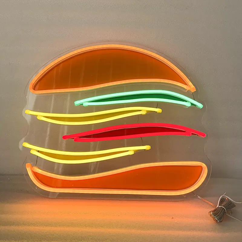 Parlak Kıvılcımlar: Neon Tabela Fabrikasının İçinde 1